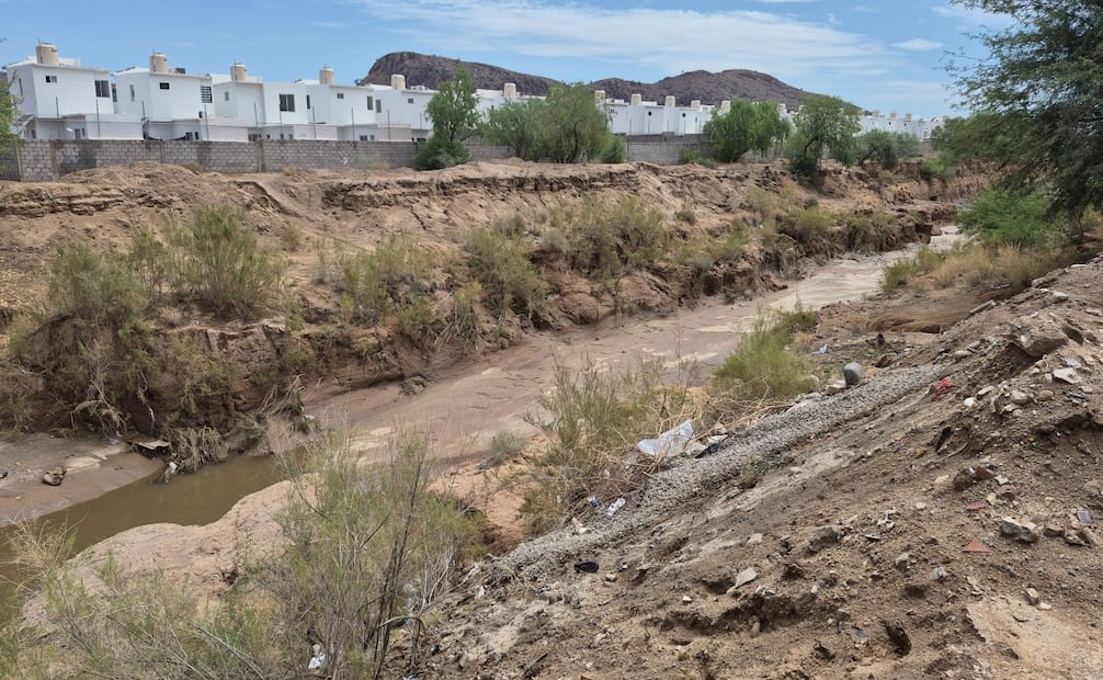 Buscan a adulto mayor arrastrado por la corriente en Hermosillo. Foto: Especial