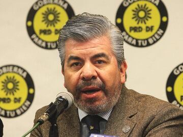 Exigen expulsar a perredista que firmó acuerdo de AMLO