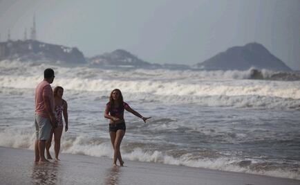Huracán Blanca se debilita en costas del Pacífico mexicano