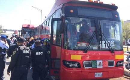 Choque entre dos unidades del Metrobús deja 5 heridos en la V. Carranza 