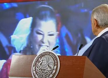 AMLO celebra triunfo de Gustavo Petro en Colombia con “La pollera colorá”, de Margarita “La Diosa de la Cumbia”