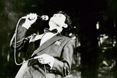 "El Príncipe de la canción" llega a los 70