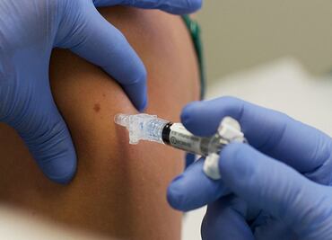 Covid: ¿Qué tan efectivas son las vacunas contra la variante ómicron?