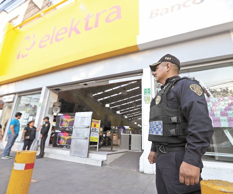 Banco Azteca ofrecía créditos al consumo para adquirir artículos en Elektra Perú. ARCHIVO EL UNIVERSAL