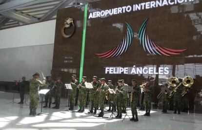 Con lucha libre y música de Queen buscan atraer pasajeros al AIFA