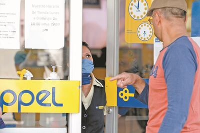 Coppel acata cierre de tiendas y vende online