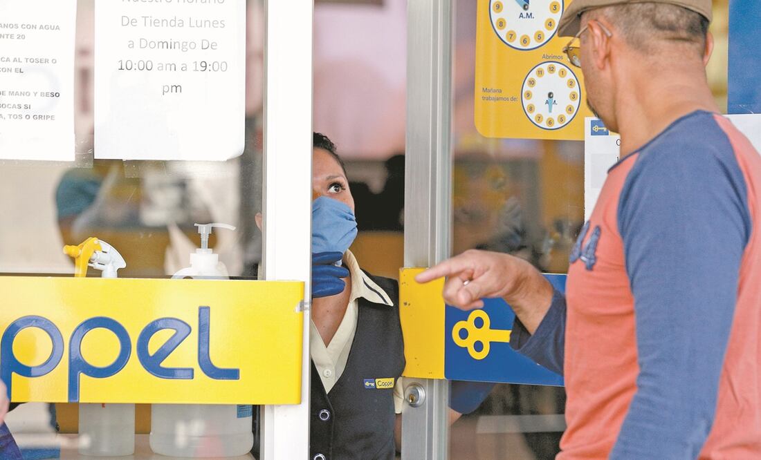 De acuerdo con datos de Coppel, ante las restricciones de servicio en tiendas, 45% de sus clientes son nuevos en canales digitales de la firma. Foto: ARCHIVO EL UNIVERSAL