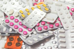 Cofepris retira más de 31 mil anuncios de medicamentos de redes sociales; incumplen regulación sanitaria