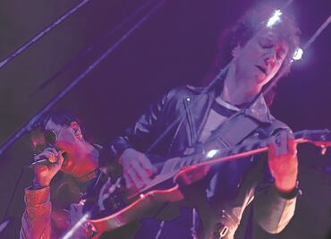 The Strokes descarga dosis de rock y nostalgia