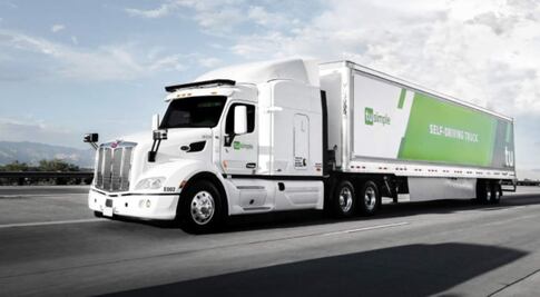 Conoce el camión sin piloto que completó su primer viaje en carretera