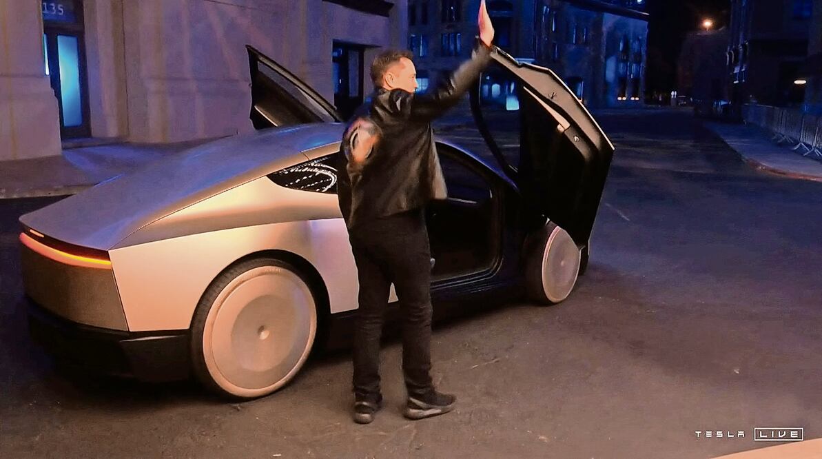 Las acciones de Tesla cayeron 8.78% el viernes en Wall Street, tras una decepcionante presentación de nuevos vehículos un día antes. Foto: de AFP