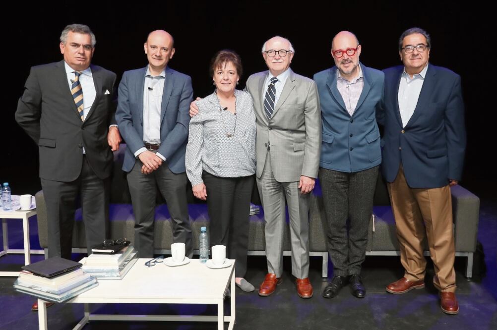 Jorge Verea (de El Informador), los investigadores Alfonso Hernández, Teresa González, Francisco Valdés Ugalde, Ricardo Raphael (académico) y Ernesto Velázquez (coordinador del Consejo Editorial Consultivo de EL UNIVERSAL).