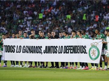 León manda mensaje a la FIFA en pleno partido de la Liga MX; "Todos lo ganamos, juntos lo defendemos"