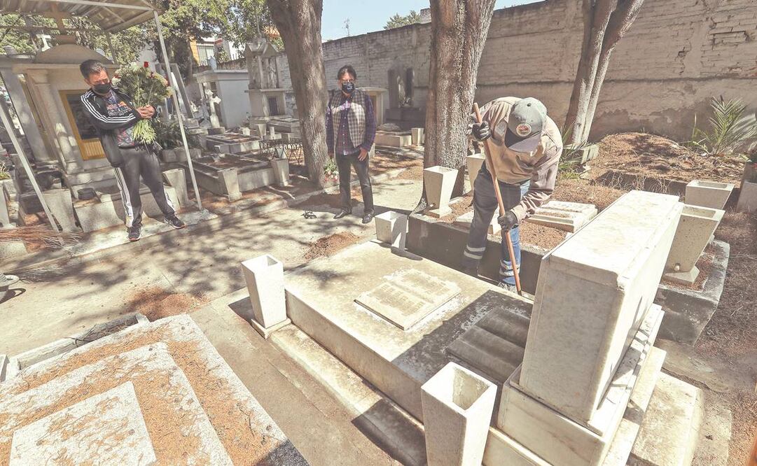 A los panteones mexiquenses no podrán ingresar niños. Se permitirá el acceso a adultos mayores que estén vacunados. Foto: Jorge Alvarado.