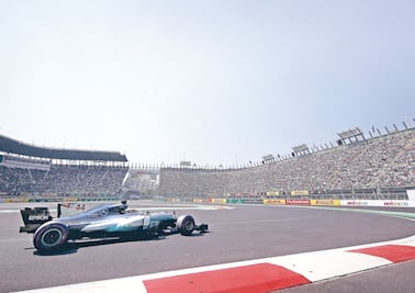 Hamilton se la lleva leve