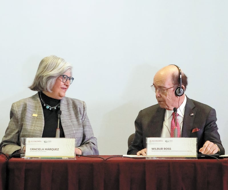 Encuentro. Graciela Márquez recibió a Wilbur Ross durante su visita a México / ANDRÉS MARTÍNEZ. REUTERS