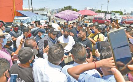 Transportistas bloquean la Texcoco-Lechería
