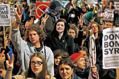 Parlamento británico avala bombardear al EI en Siria