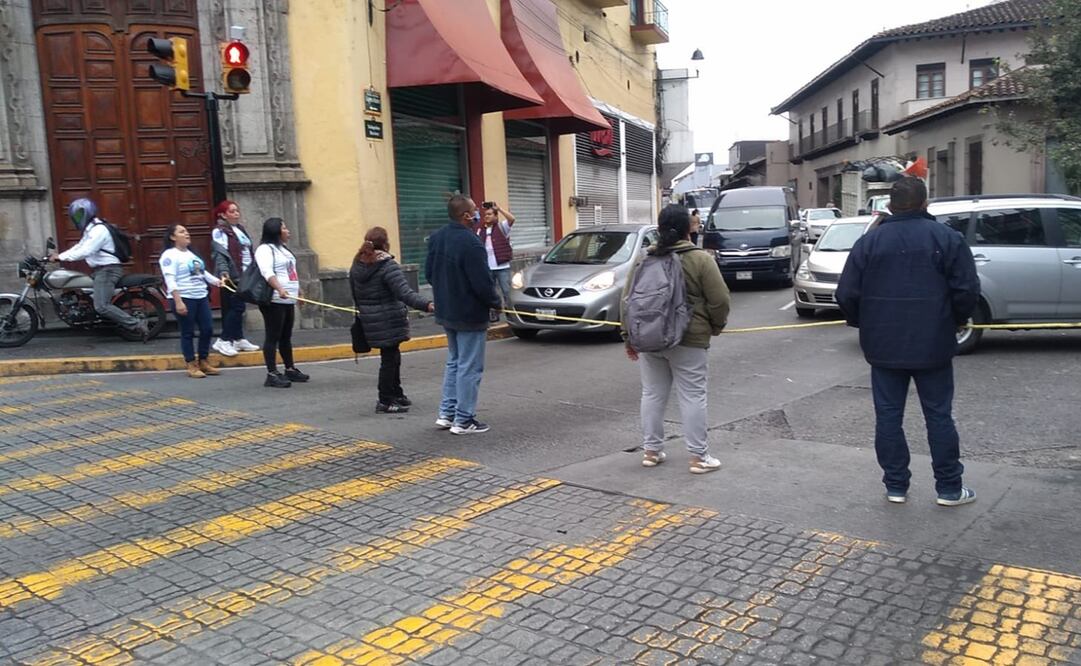 Colectivos cerraron los accesos a la sede del Poder Ejecutivo. Foto: Especial.