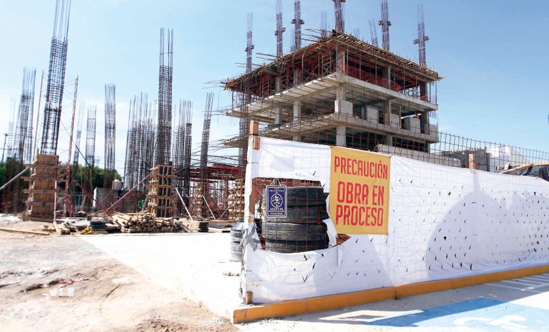 De 2 mil 5 contratos de obra pública se elaboraron mil 878 cédulas con observaciones sobre el imcumplimiento de las constructoras, precisó la SFP. (ARCHIVO EL UNIVERSAL)