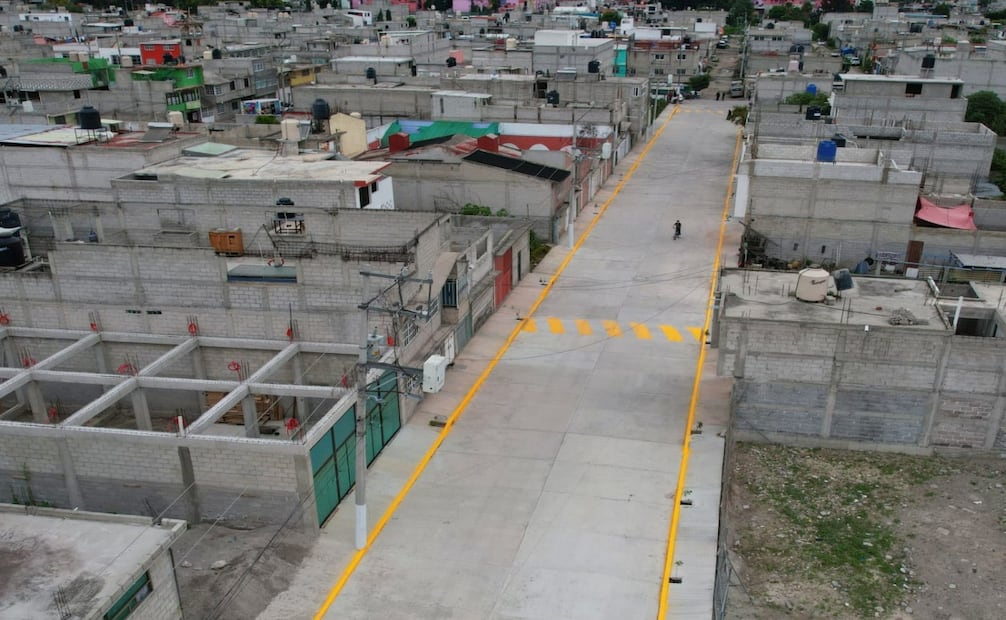 Azucena Cisneros entrega obras en Ecatepec. Foto: Especial
