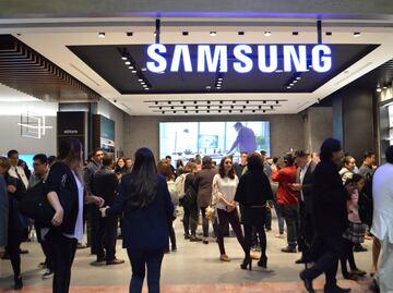 Samsung suspende traslado de producción a México, según fuentes gubernamentales; decisión sería por aranceles de Trump