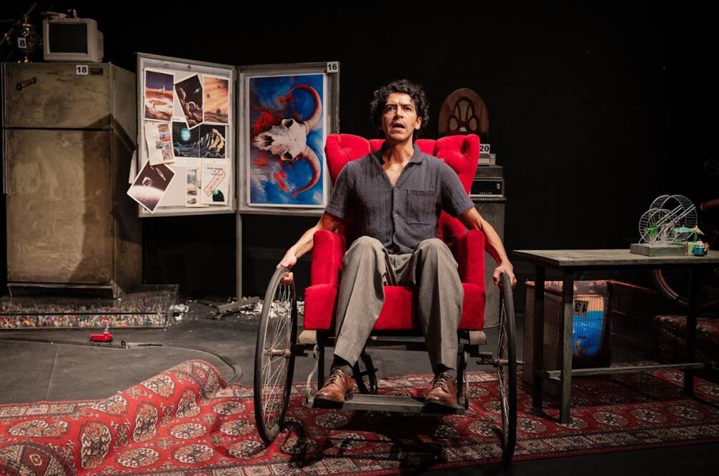 "Nosotros íbamos a cambiar el mundo”, monólogo.
Foto: Teatro UNAM / PiIi Pala