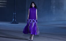 Jonathan Anderson presenta su primera colección Crucero para Dior