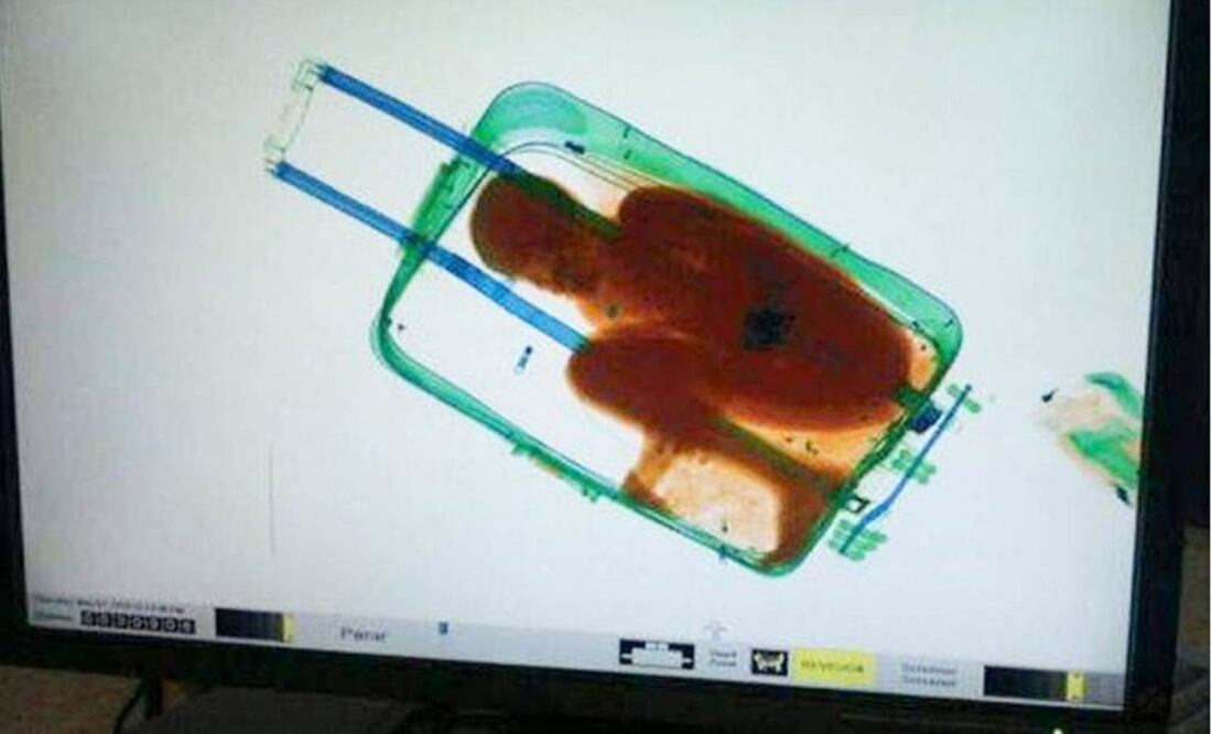 El menor fue encontrado al interior de una maleta tras una inspección por escáner (Foto: EFE/Archivo)