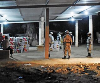 Migrantes amenazan con entrar a México a la fuerza