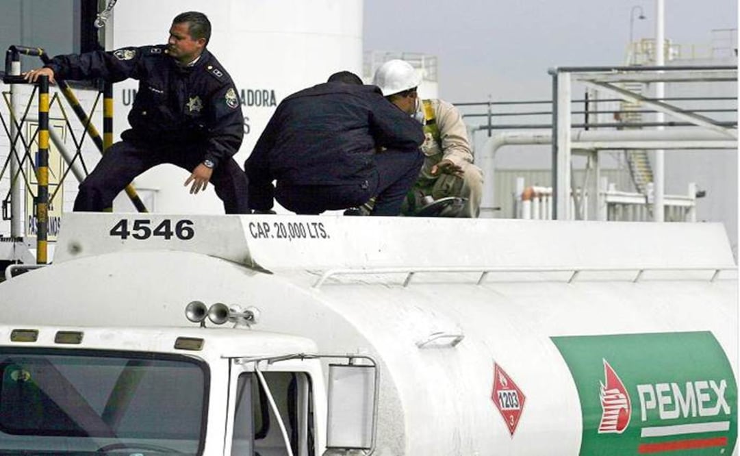 EL DATO. A partir de 2011 se disparó la ubicación de tomas ilegales; en lo que va del actual sexenio se han detectado casi 6 mil, mientras que en el anterior sumaron menos de 5 mil