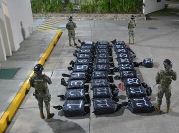 Marina asegura tres toneladas de cocaína frente a las costas de Acapulco, Guerrero; hay cinco detenidos