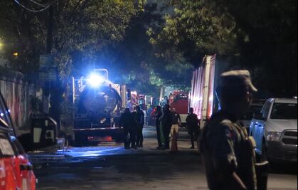 Continúan labores de saneamiento en Iztacalco por fuga en toma clandestina