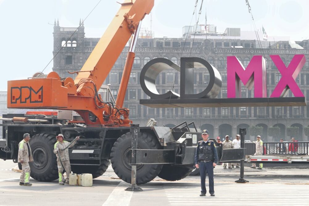 Las siglas “CDMX” se colocaron en la explanada del Zócalo capitalino durante el gobierno de Miguel Ángel Mancera. Foto: ARCHIVO EL UNIVERSAL