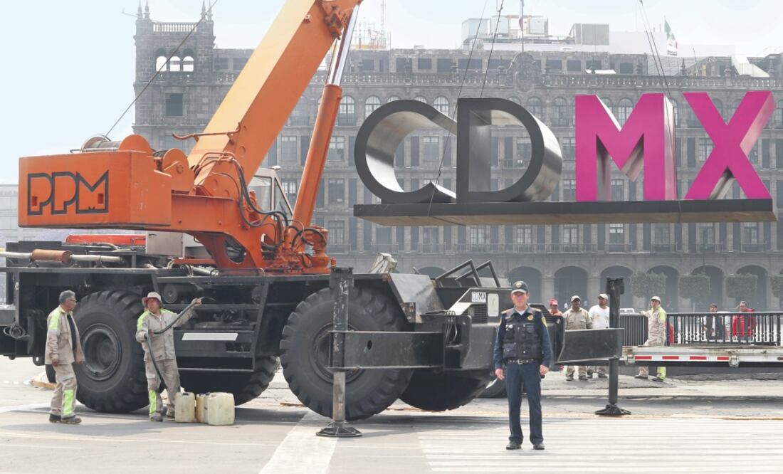 Las siglas “CDMX” se colocaron en la explanada del Zócalo capitalino durante el gobierno de Miguel Ángel Mancera. Foto: ARCHIVO EL UNIVERSAL