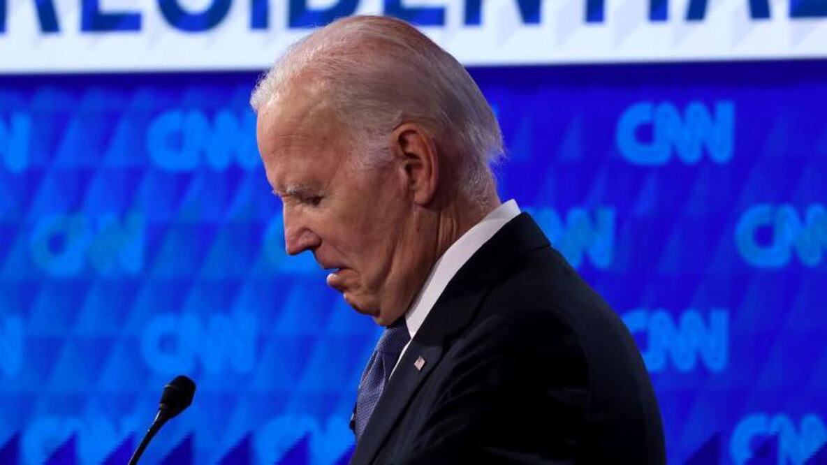 El presidente Joe Biden llegó al debate con el listón muy bajo y tropezó. Estuvo plano. Divagó. No fue claro. Foto: BBC