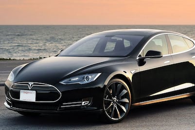 Tesla Model S sigue superando al Porsche Taycan