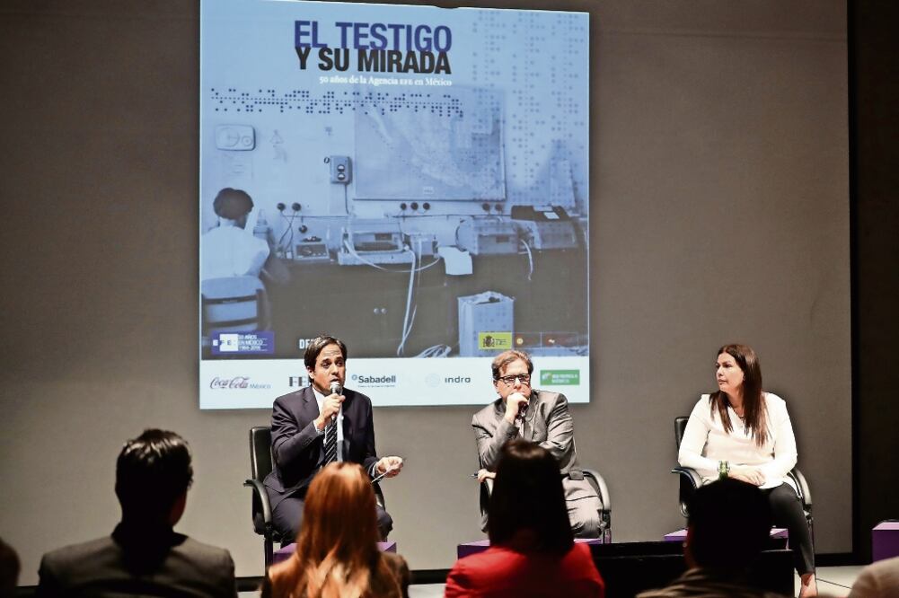 Luis Fernández-Cid, embajador de España, y Ricardo Cayuela, director editorial de Penguin. (JUAN CARLOS REYES GARCÍA. EL UNIVERSAL)