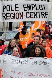 Toneladas de basura se acumulan en las calles de París por huelga