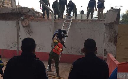 Rescatan a perro de escombros en Gabriel Mancera