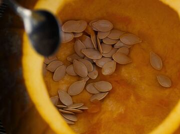 El tipo de semilla que erradica lombrices y parásitos de manera eficaz en los intestinos