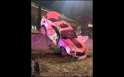 Accidente automovilístico deja un muerto y un lesionado en Coyoacán; automóvil se impacta contra muro de contención del Tren Ligero