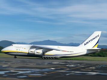 Llega avión de Eslovenia con maquinaria para Pemex en Oaxaca