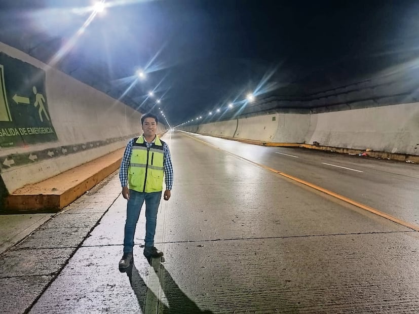 Pablo Osorio Sánchez tiene 26 años y es ingeniero civil. Esta es la última fotografía que le envió a su mamá, en el túnel donde trabajaba. Foto: Especial