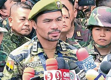 Pacquiao visita y aplaude a su ejército