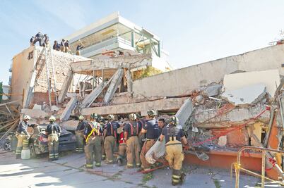 Derrumban parte del Colegio Rébsamen 