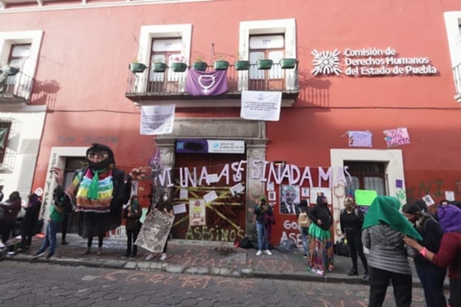 "Toman" mujeres sede de Comisión de Derechos Humanos en Puebla