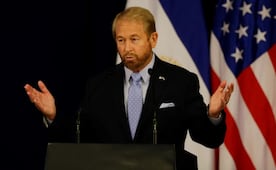 Embajador Johnson advierte que EU y México van contra toda "red del narco"; destaca visita de "zar antidrogas" al país