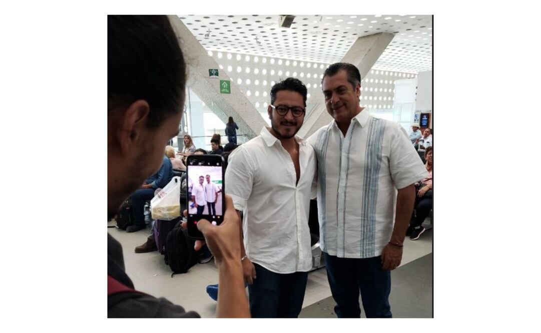 El candidato se tomó fotografías antes del viaje a Sinaloa. Foto:Twitter