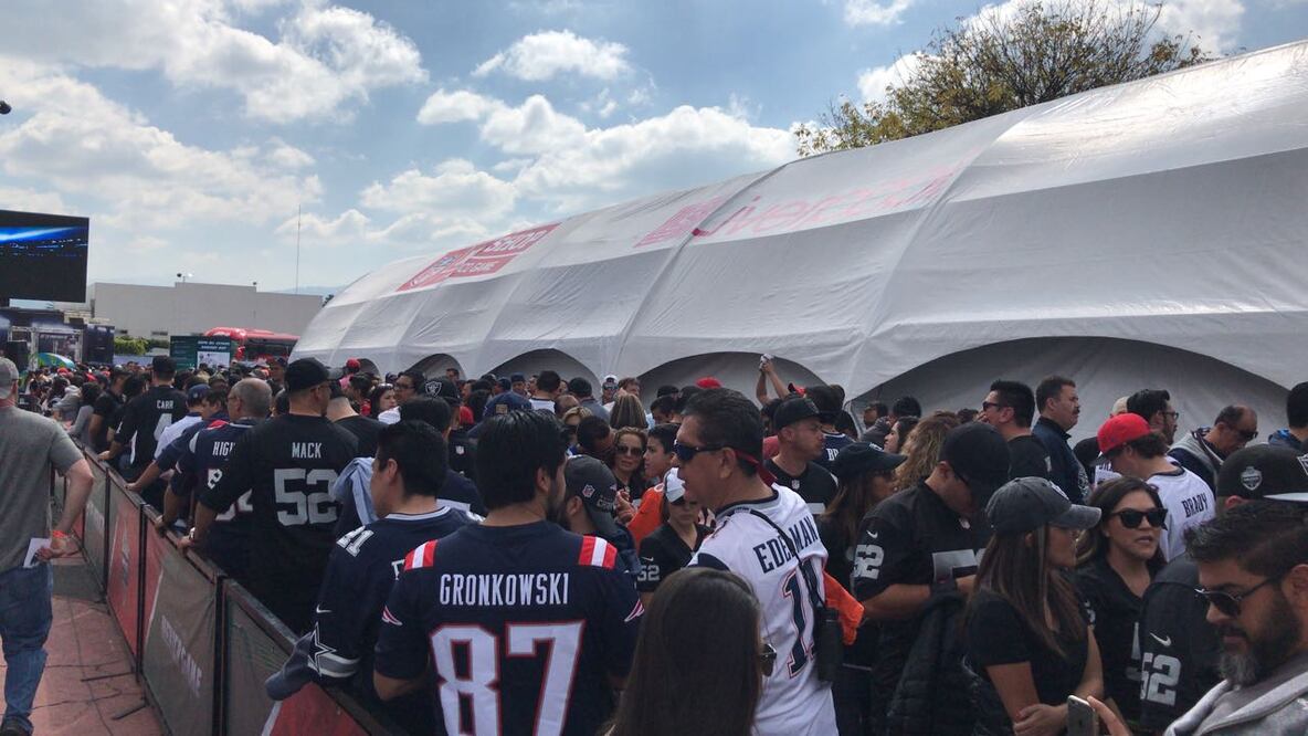 Aficionados de Patriots son mayoría en el Azteca 